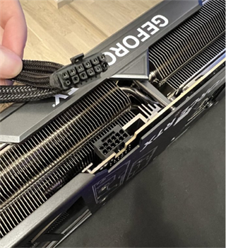 RTX4090没能扛住13年的游戏？玩家接连反馈转接口起火(图6)