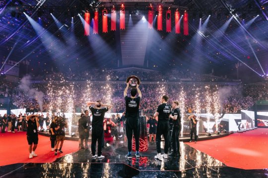 Ti11现场开到皮肤 顺手就用它夺冠 Skiter回应选美杜莎(图8)
