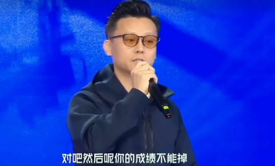 CSGO玉麒麟自曝被儿子带入坑 初体验Rush B 先给队友发火蛇(图5)
