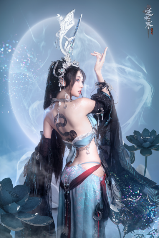 蛇系COS天花板有多绝？逆水寒玩家齐齐要求被“盘”(图4)