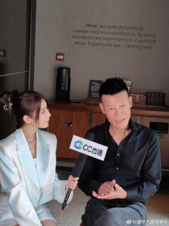 CC主播潇潇获邀出席北京时装周，与劳伦斯·许、陈意涵、代露娃等同框互动(图3)