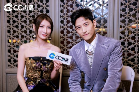 CC主播潇潇获邀出席北京时装周，与劳伦斯·许、陈意涵、代露娃等同框互动(图6)
