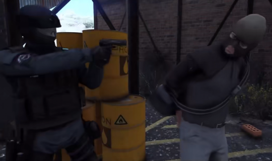 麦克演员直播GTA 触发现实中“亮星” 网友恶作剧玩大发了(图3)