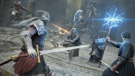 玩家展示玩《艾尔登法环》一年后PS4手柄：被磨得很光(图3)