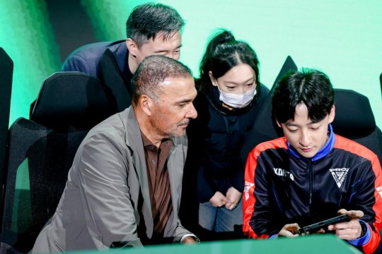 FC PRO足球世界嘉年华落幕！古利特空降现场&amp;贝尔视频连线，中国先锋队一冠一亚表现优(图8)